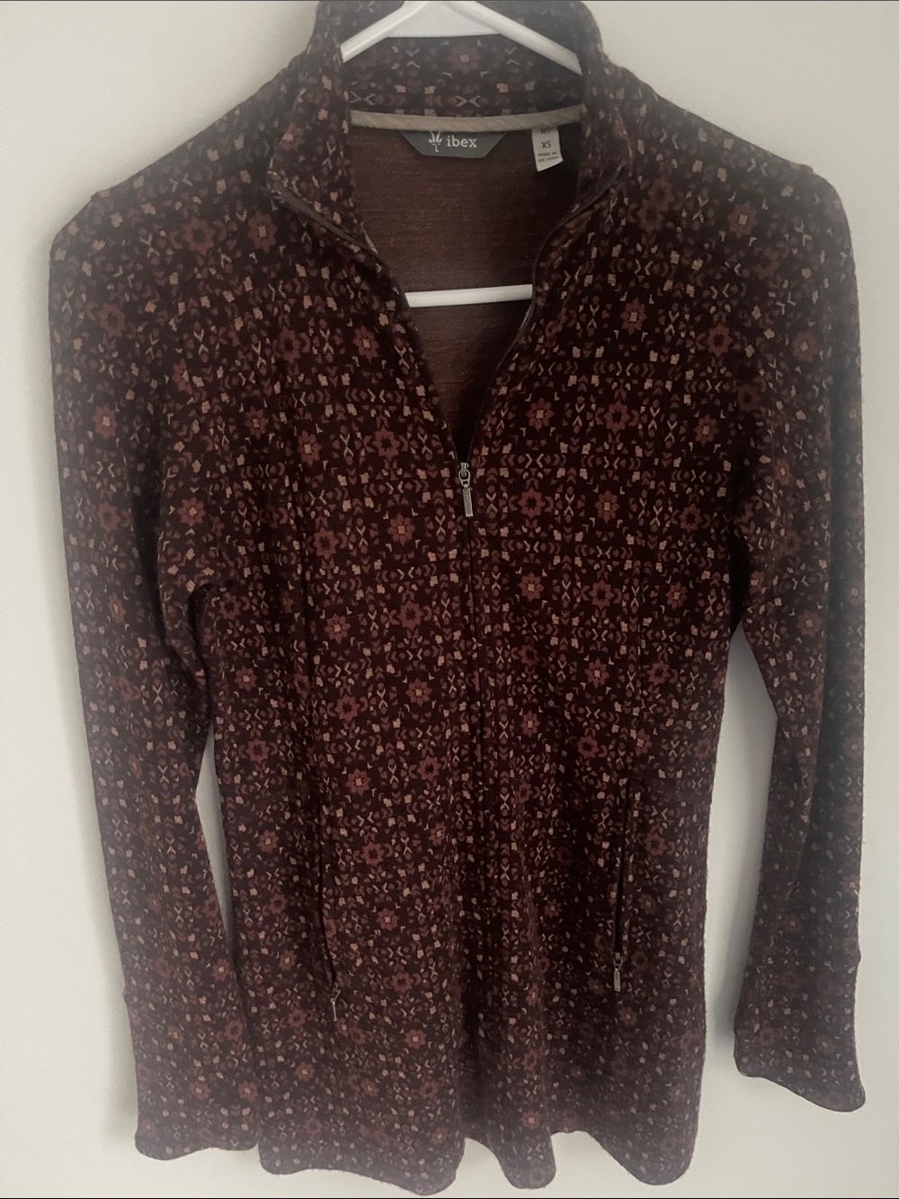 ibex 💯% Merino Wool Burgundy gold pattern full zipper sweater jacket